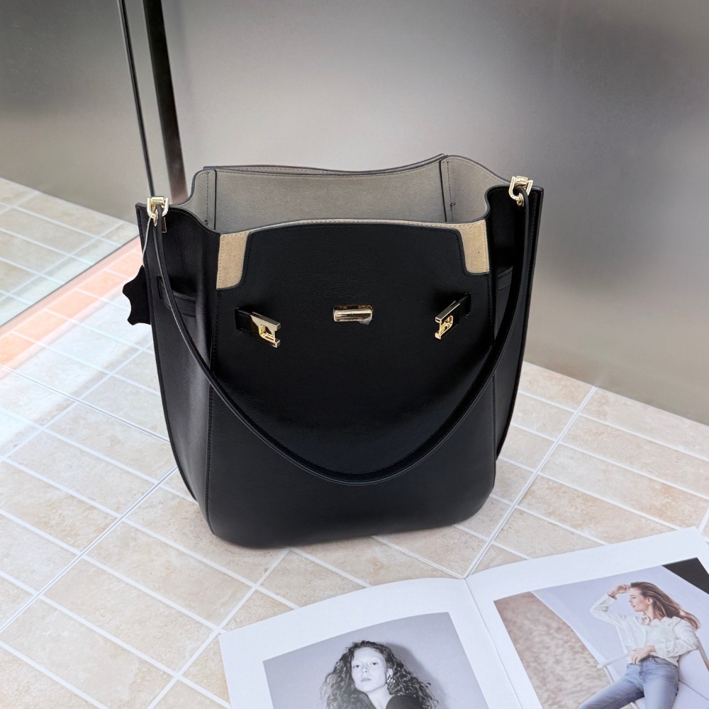 New Bucket Bag Old Money Wind  - Luxury Bags Leather recension och pris