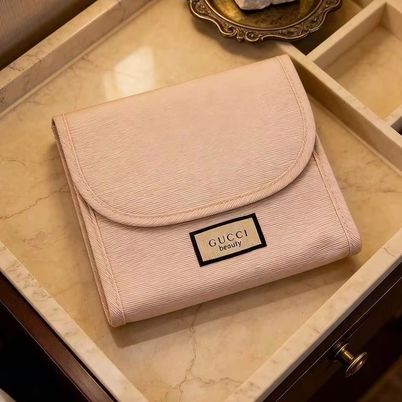 Gucci Soft Pink Magnetic Snap  - Luxury Bags Gucci recension och pris