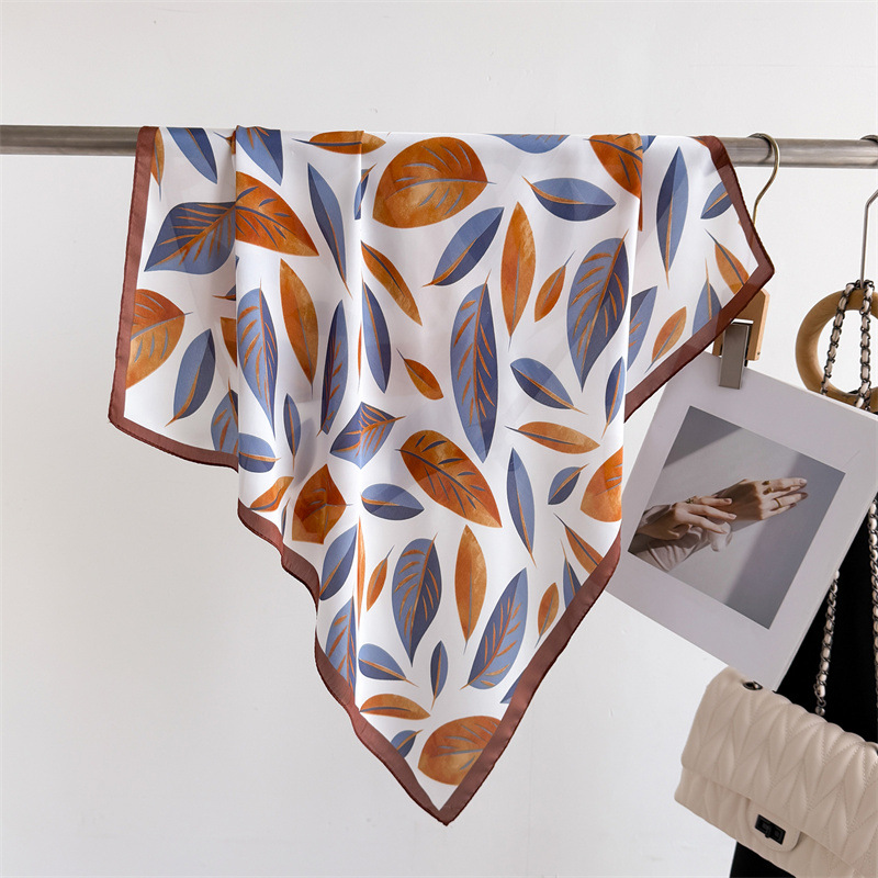 Luxury Brand Print 70cm Square - Luxury Bags Brand recension och pris